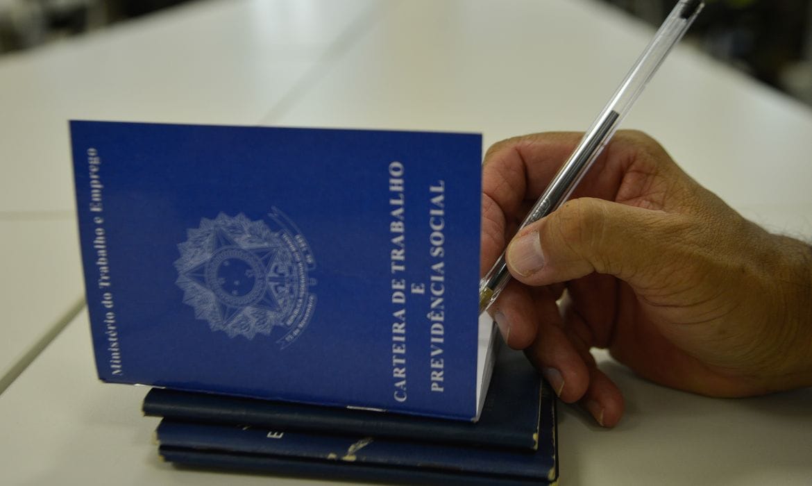 Nova regra para trabalho em feriados fortalece negociação sindical e gera críticas do setor produtivo