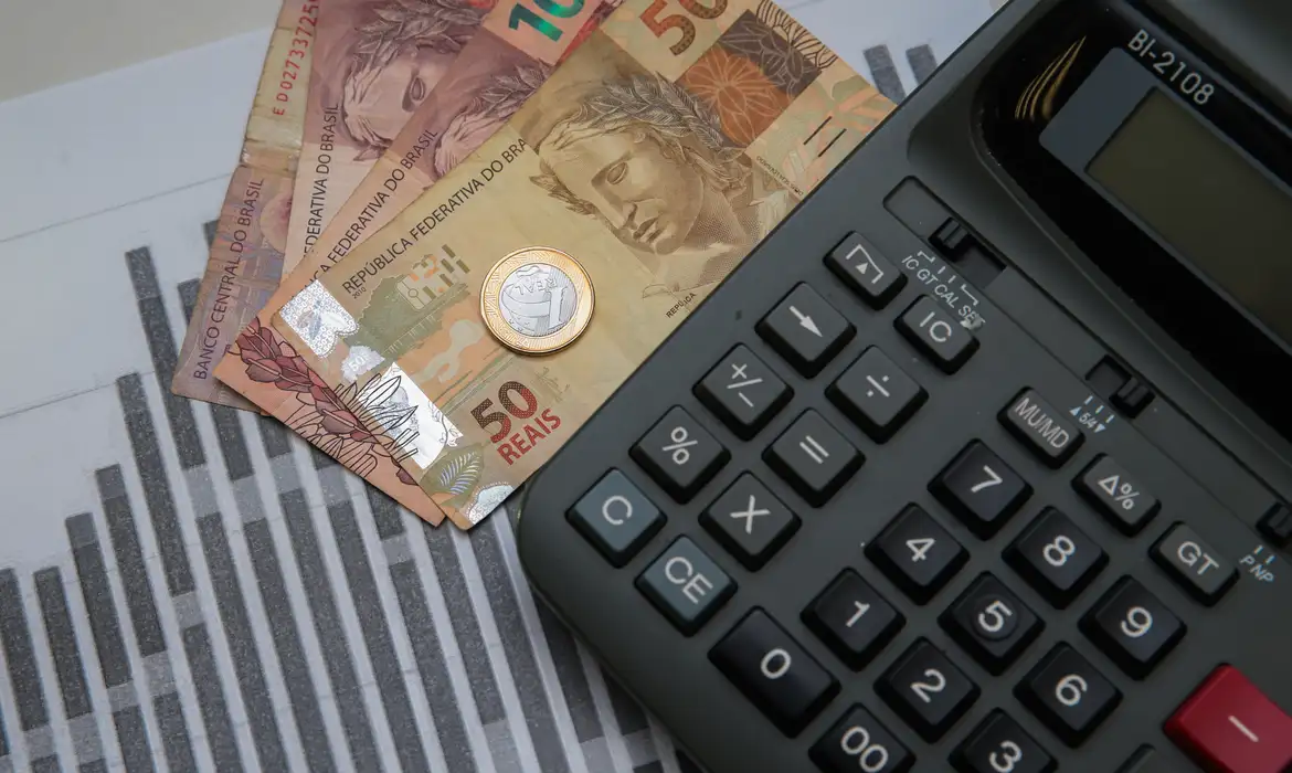 Mais de 80% das famílias brasileiras estão endividadas, aponta CNC