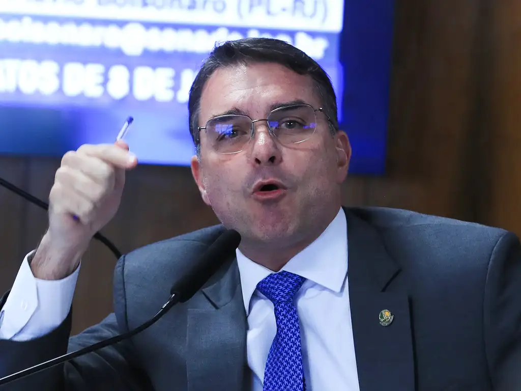 Quaest mostra Flávio Bolsonaro na liderança no Sul e empatado com Lula nos maiores colégios eleitorais