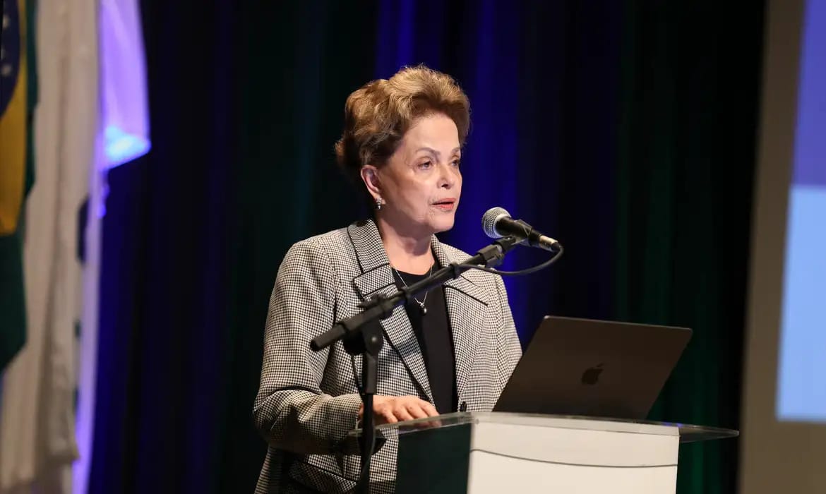 Dilma negocia entrada do Irã no Banco dos BRICS e amplia risco de desgaste com os EUA