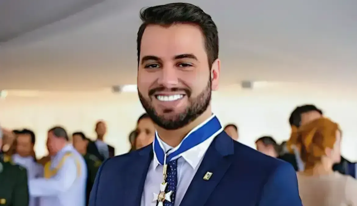 Defesa de Filipe Martins vai pedir revisão da pena após EUA confirmarem fraude em documento usado na prisão