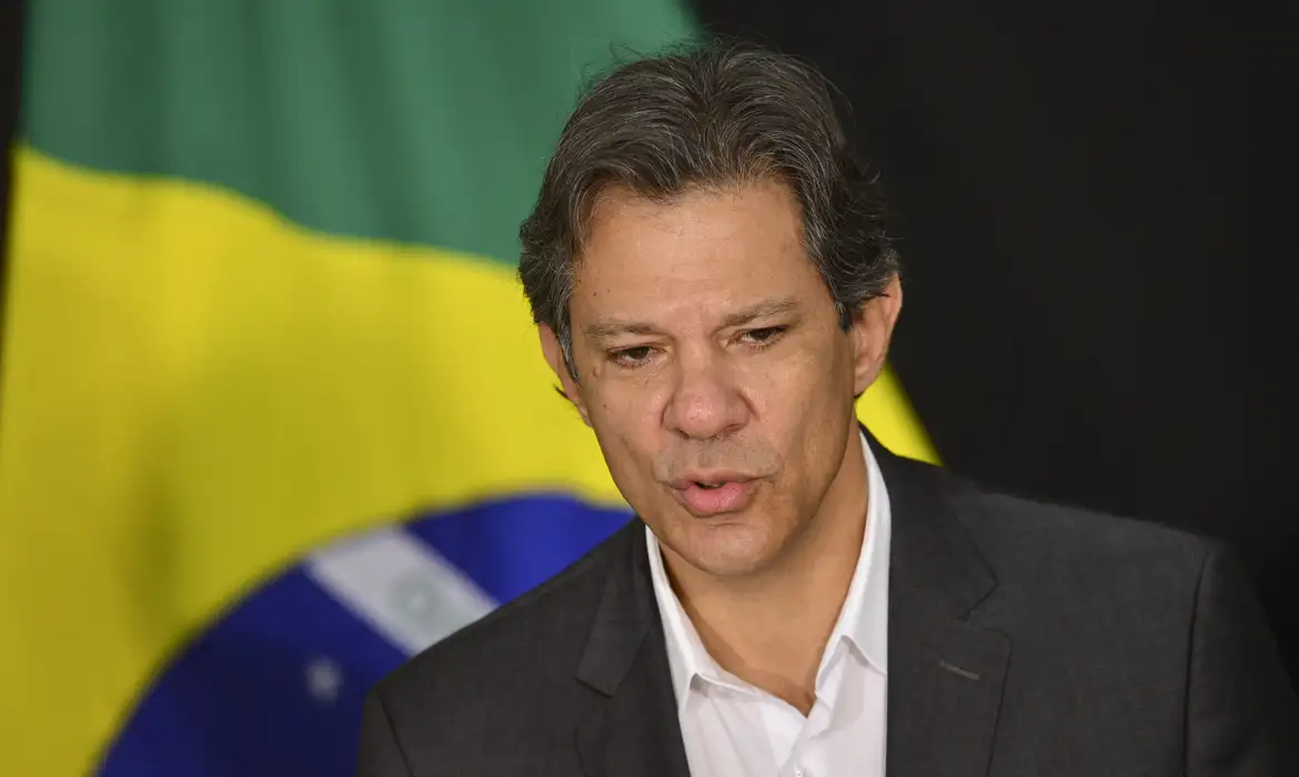 Motorista de Haddad muda versão sobre ação da PM após divulgação de imagens