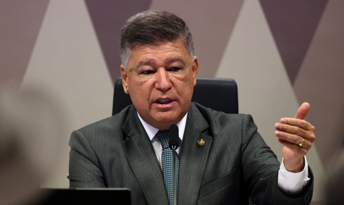 Viana cobra afastamento de Moraes e ameaça obstrução no Senado