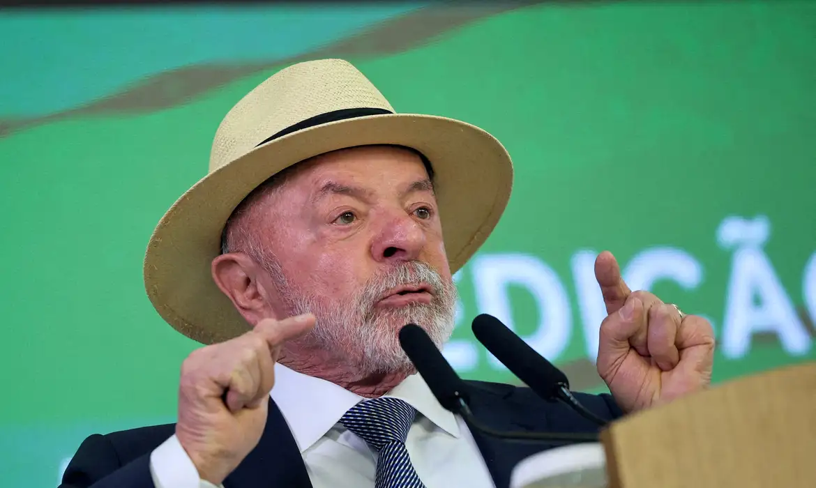 Campanha de Lula vê ação de Dino no caso Dark Horse como “salvação” a 20 dias do 1º turno