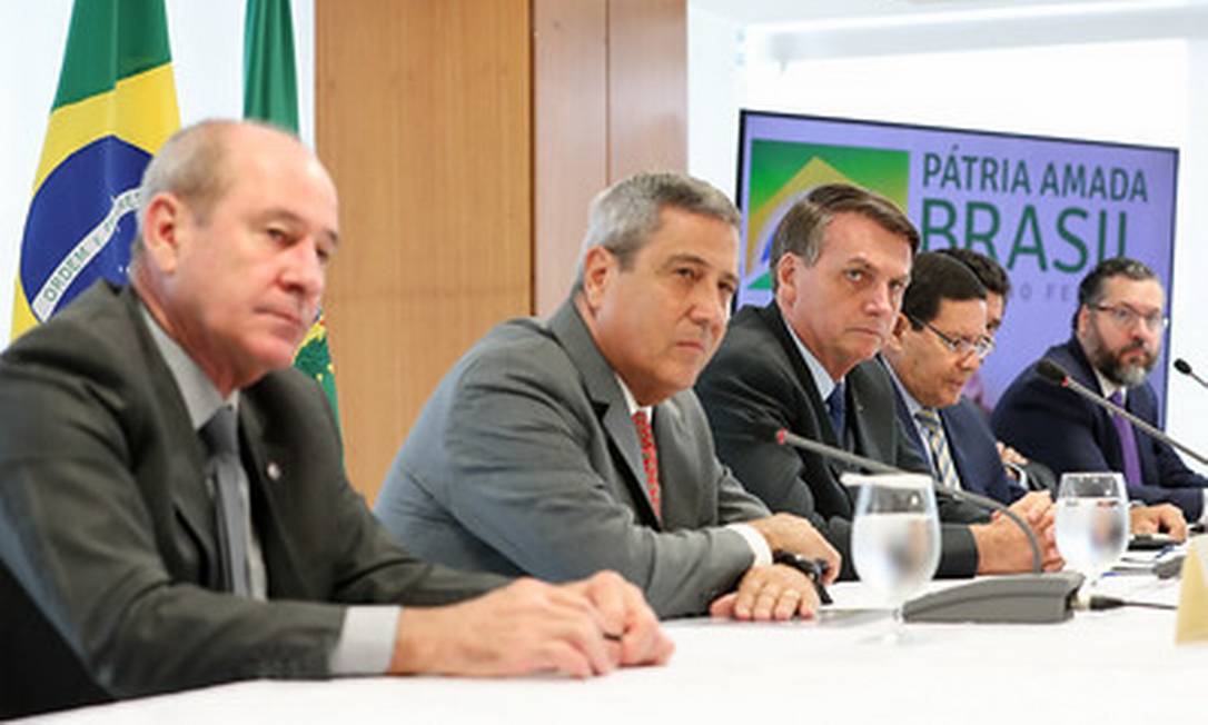 Bolsonaro defendia acesso às armas durante reunião ministerial