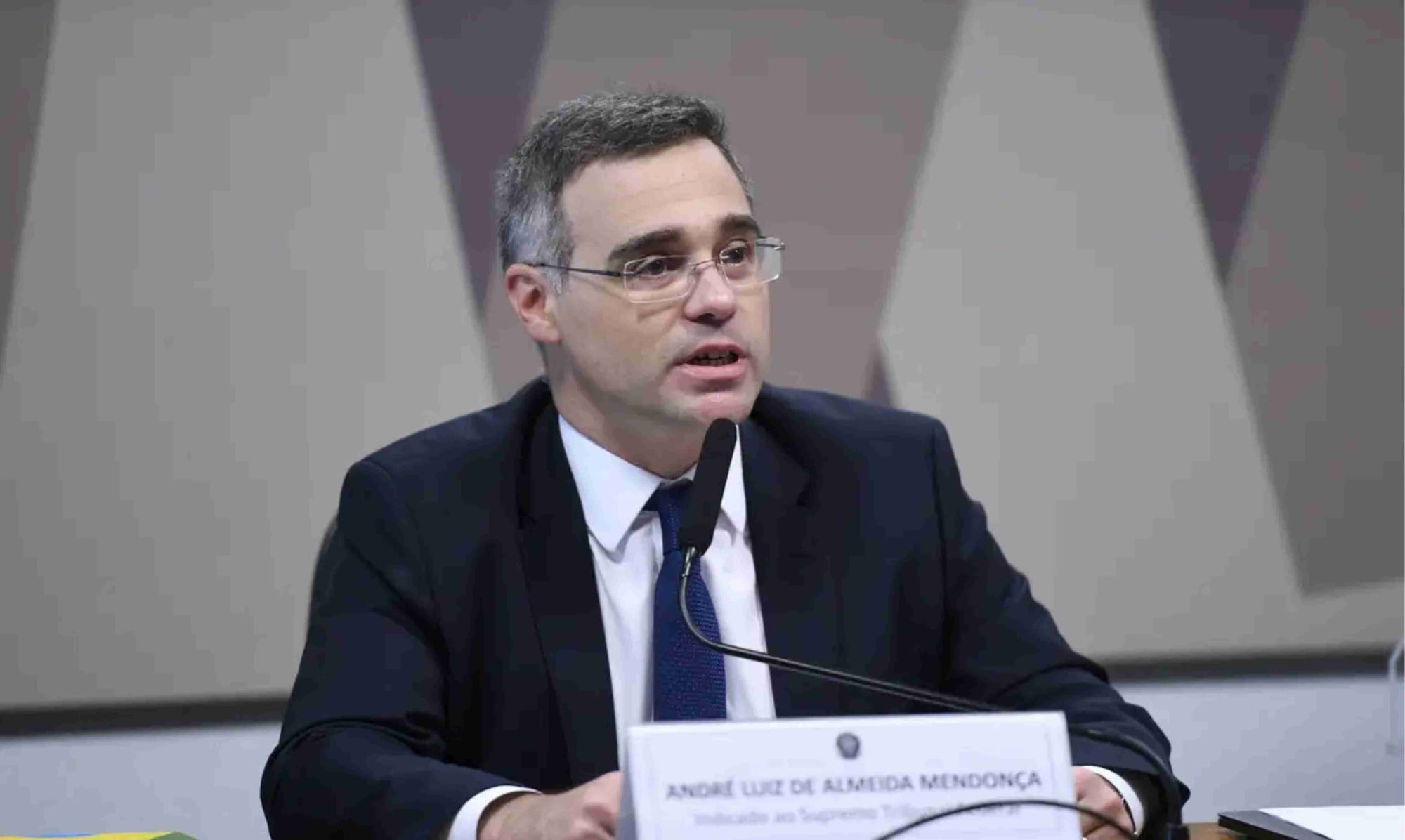 Mendonça diz que pediu relatório pessoalmente a delegados por “cautela”