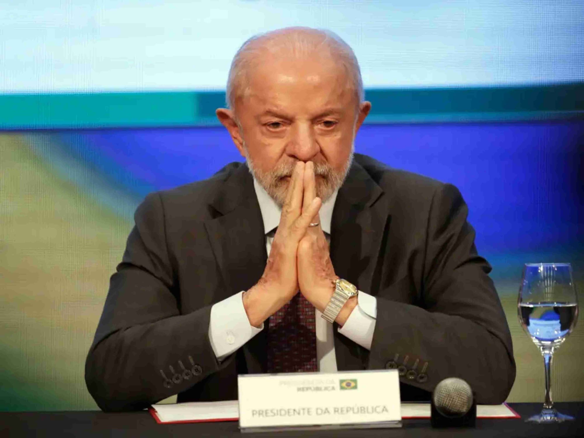 Lula sinaliza que não irá ao debate da Globo, enquanto Flávio confirma presença