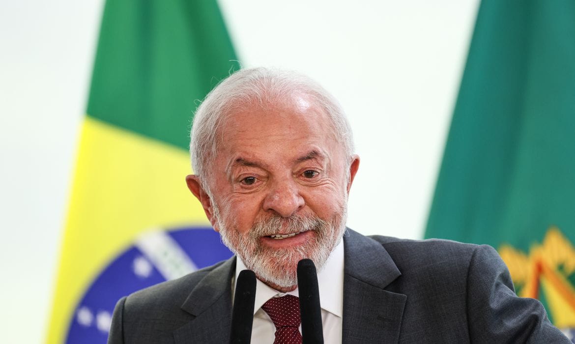Lula diz que clubes devem se virar diante do impacto das bets no futebol