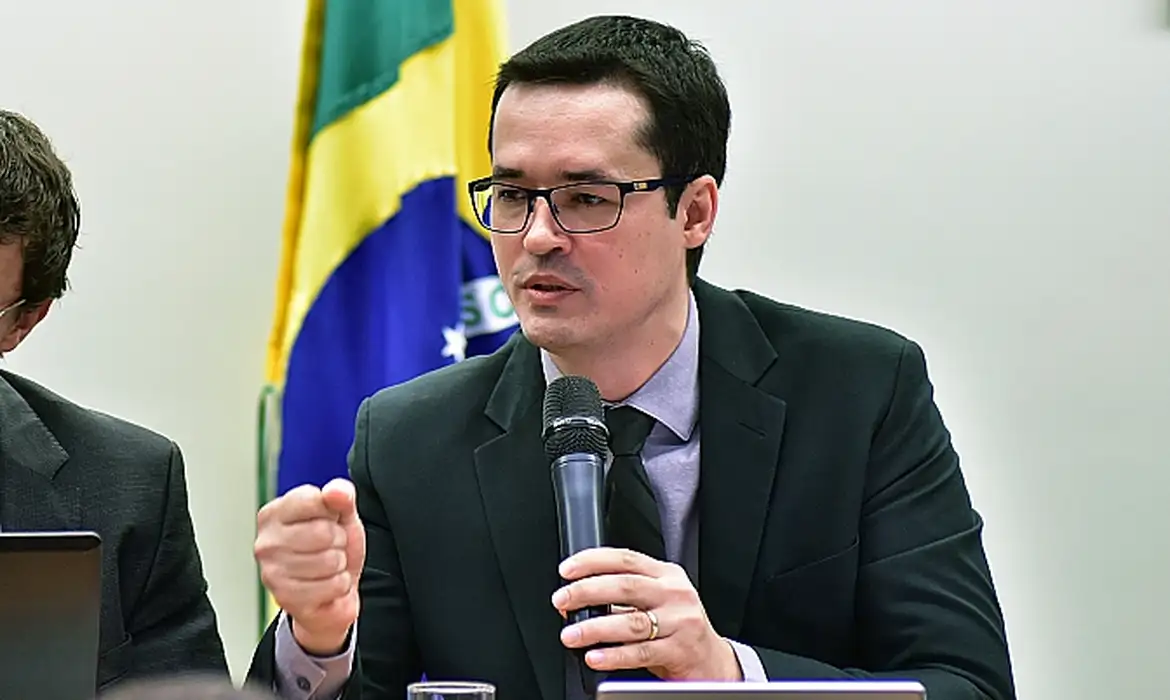 TRE-PR restringe campanha de aliados de Deltan Dallagnol