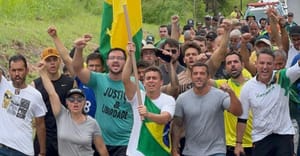 Aos nossos inimigos: nós estamos apenas começando!