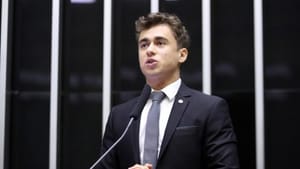 Nikolas Ferreira leva denúncia contra Alexandre de Moraes ao Parlamento Europeu