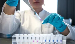 Pesquisadora da UFRJ avança em terapia experimental para lesões medulares