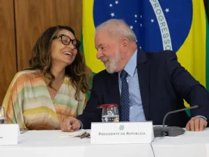 Carnaval com verba pública levanta questionamentos sobre uso político