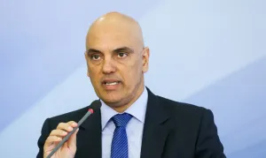 Moraes autoriza visita de assessor de Trump a Bolsonaro em Brasília
