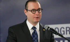 Zanin suspende eleição indireta e impõe impasse no Rio