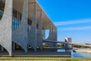 Planalto tenta atribuir crise do Banco Master à gestão de Campos Neto no Banco Central