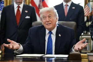 Trump impõe ultimato ao Irã e ameaça reação devastadora se Ormuz não for reaberto em 48 horas