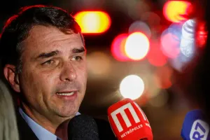 Pré-candidatos se alinham a Flávio Bolsonaro em articulação por São Paulo