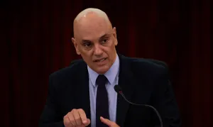 Moraes abre inquérito contra Flávio Bolsonaro por post nas redes