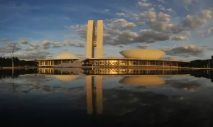 Uso intensivo de jatinhos da FAB por autoridades levanta debate sobre gastos públicos