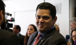 Silêncio no Senado expõe travamento e alimenta crise institucional