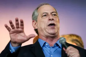 Ciro admite disputar presidência pelo PSDB após convite de Aécio
