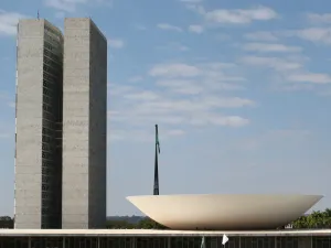 Ponto facultativo gera custo bilionário e levanta debate sobre gastos públicos