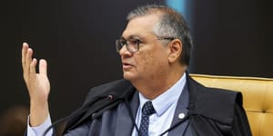 Dino apresenta proposta de reforma e diverge de Fachin no STF
