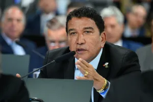 Magno Malta cobra explicações da Anvisa sobre medidas contra a Ypê