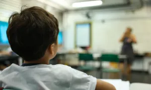 México elimina reprovação escolar e reacende debate sobre mérito na educação