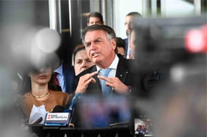 Defesa de Bolsonaro pede autorização ao STF para novos exames médicos
