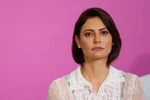 Michelle publica mensagem sobre perdão e faz referência a “traidores”