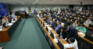 Maioridade penal avança na Câmara e PEC supera primeira etapa
