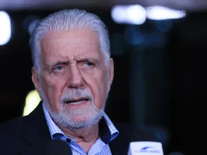 Pressão cresce no Planalto e permanência de Wagner vira impasse político