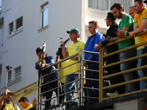 Flávio recusa escolta da PF na campanha e diz que não confia na direção da corporação