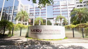 Promotora que criticou poema sobre Deus é denunciada ao Conselho Superior do MPRJ