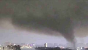 Homem sobrevive após ser arremessado de apartamento por tornado na China
