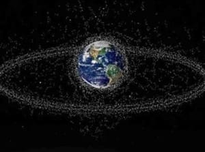 Acúmulo de lixo espacial pode formar um "anel" ao redor da Terra, alertam especialistas