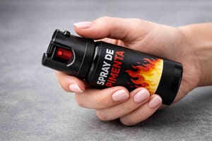 Nova lei regulamenta spray de defesa pessoal para mulheres, mas veto de Lula gera críticas