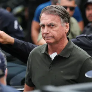 Defesa de Bolsonaro questiona TSE por suposto tratamento desigual em relação a Lula
