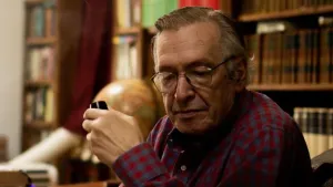 Olavo de Carvalho questiona limites da atuação do Estado sobre opiniões e preconceitos