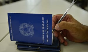 Nova regra para trabalho em feriados fortalece negociação sindical e gera críticas do setor produtivo