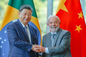 Brasil adere à organização internacional de IA liderada pela China e debate sobre liberdade digital ganha força