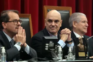 Advogados acionam PGR para pedir investigação contra Moraes