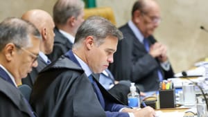 André Mendonça autoriza PF a investigar Lulinha por suspeitas de corrupção
