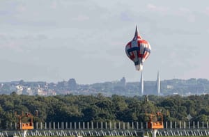 Balão obriga avião da Latam a arremeter durante pouso no Galeão