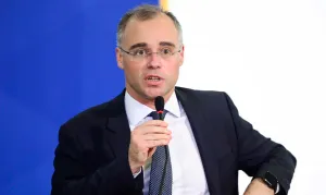 Mendonça autoriza acesso a dados de filho de Lula em investigação