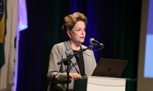 Dilma negocia entrada do Irã no Banco dos BRICS e amplia risco de desgaste com os EUA