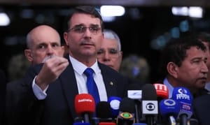 Flávio Bolsonaro avança no Polymarket e se aproxima de Lula nas projeções para 2026