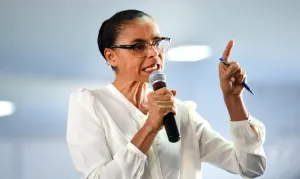 Marina Silva confunde número de urna com o de Ricardo Salles durante ato